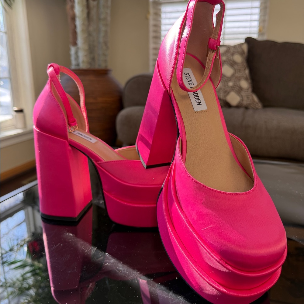Steve Madden Fuchsia Platform Heels